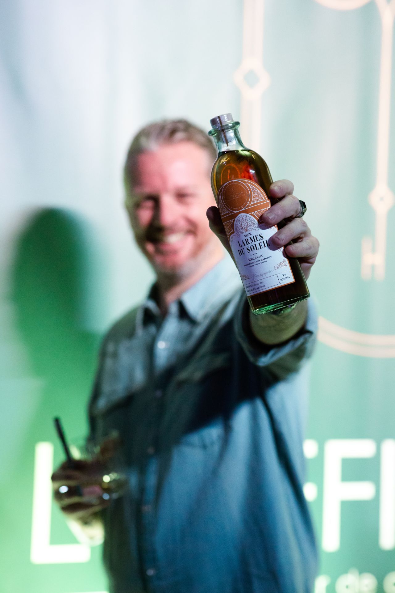 Une cuvée de L'Officine présentée au showroom